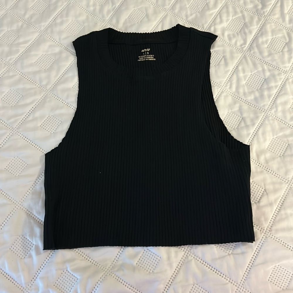Black sleeveless crop top